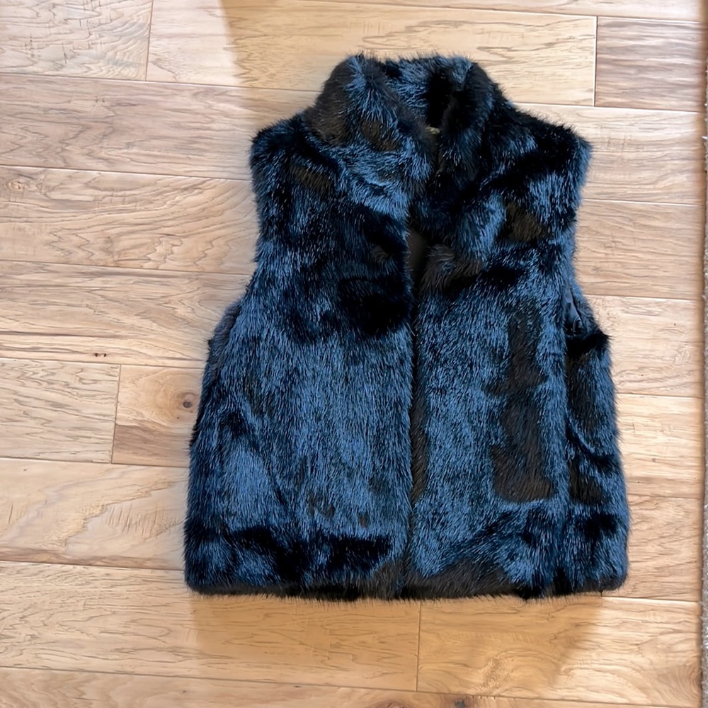 Gianni Bini black faux fur vest size M